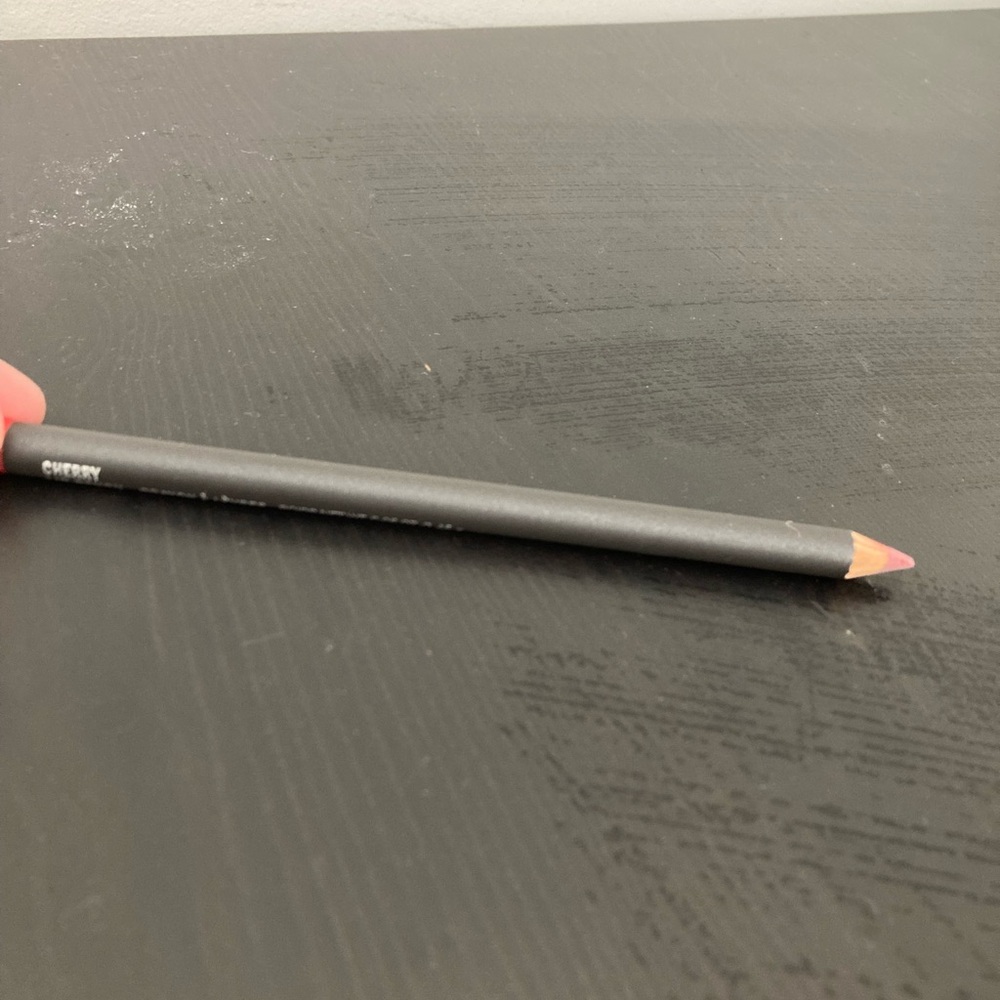 New MAC Cherry Lip Pencil in Red - Picture 8 of 8